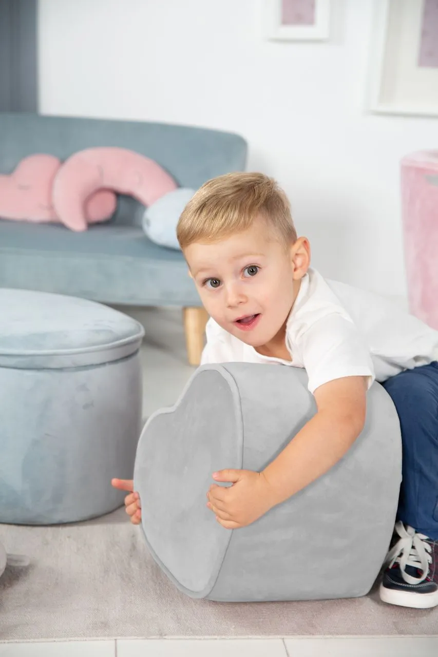 Kinderhocker in Herzform „Lil Sofa“, bequemer Hocker mit grauem Samtstoff bezogen, Pouf