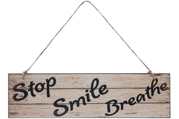 Holzschild "Stop Smile Breathe"