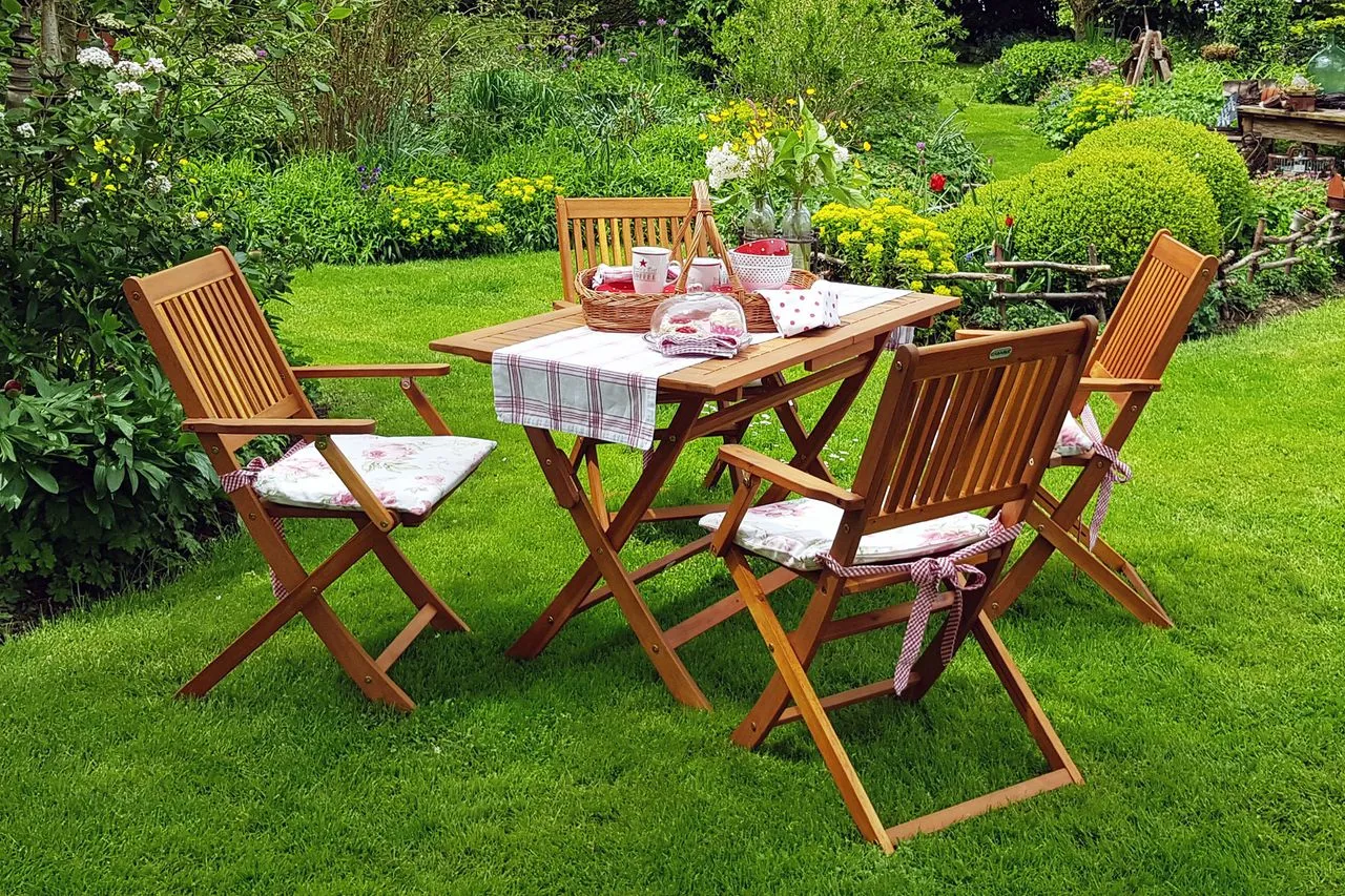 Casaria Sitzgruppe Akazie Sydney 4+1 Set (5tlg) Tisch: 120 x 75 x 70cm Stuhl: 92 x 51 x 51cm braun