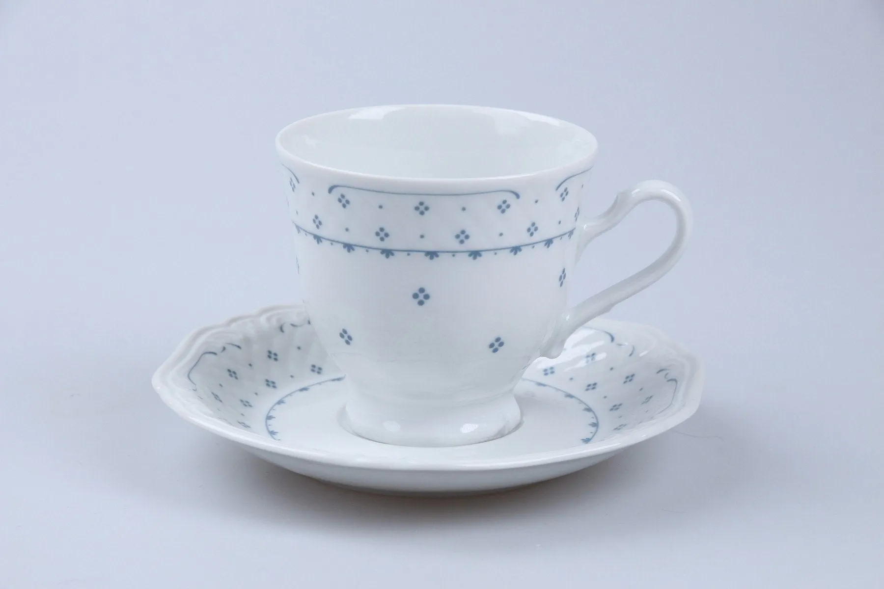 Kaffeetasse mit Untere - Eschenbach La Reine - Form 800 blaue Punkte