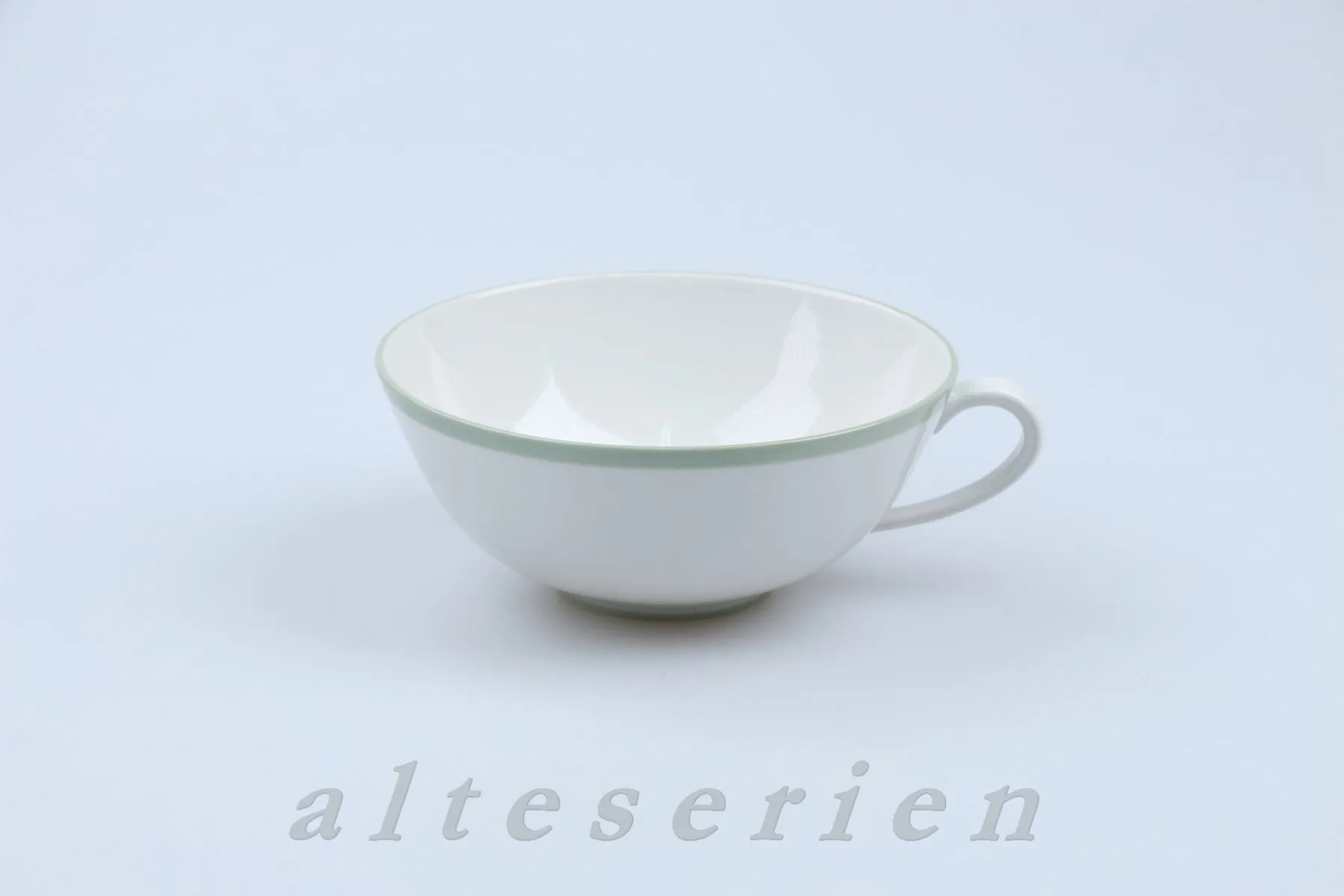 Tee- Obertasse - Fürstenberg Wagenfeld grüner Fond