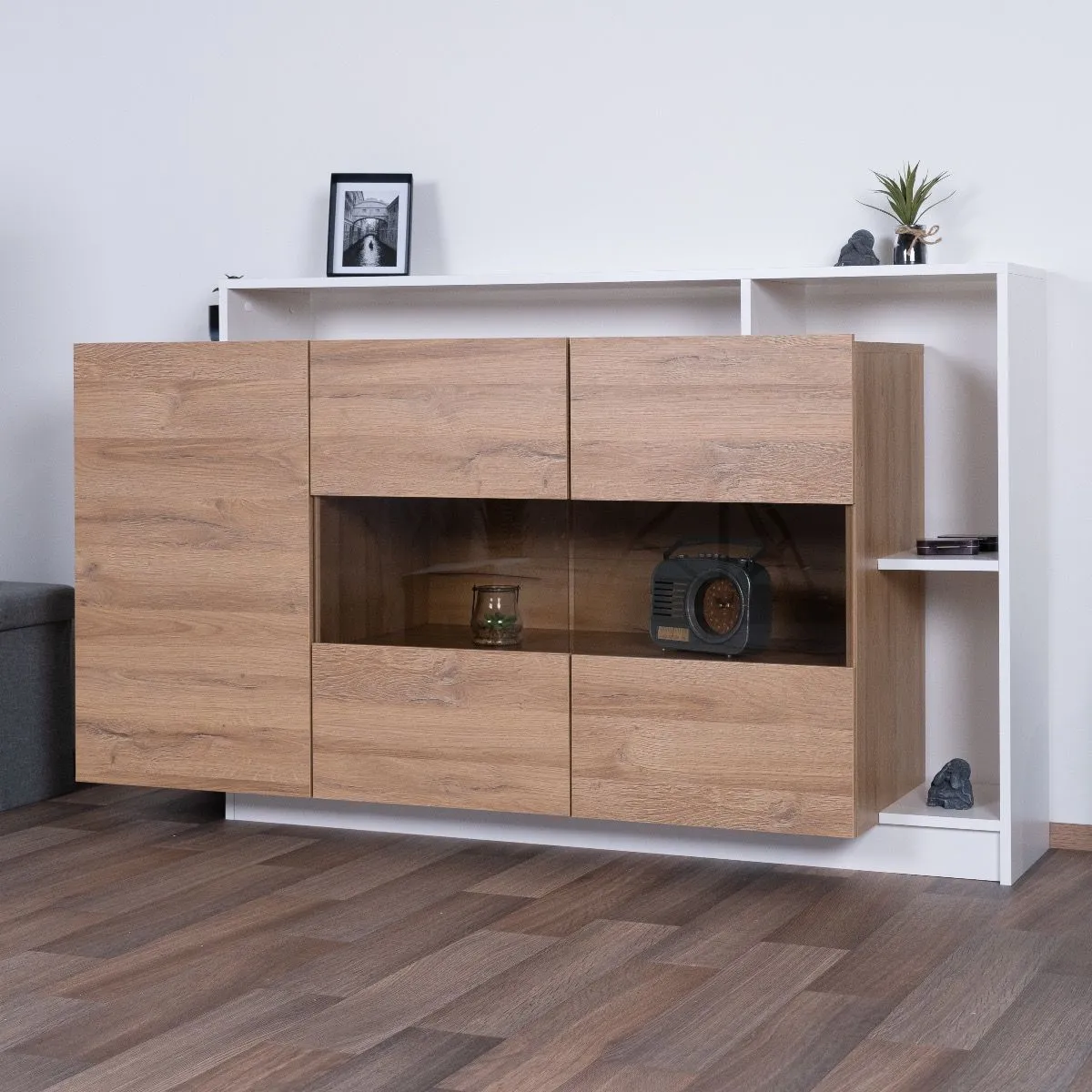 Kommode Gafsa 02, Farbe: Weiß / Eiche - 94 x 155 x 30/44 (H x B x T)