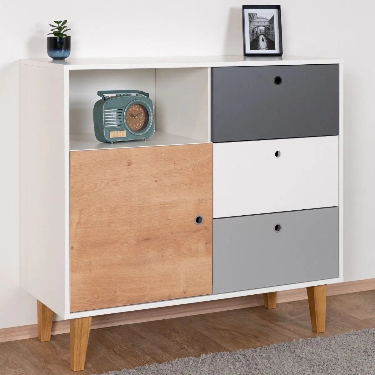 Jugendzimmer - Kommode Syrina 08, Farbe: Weiß / Grau / Eiche - Abmessungen: 96 x 103 x 45 cm (H x B x T)