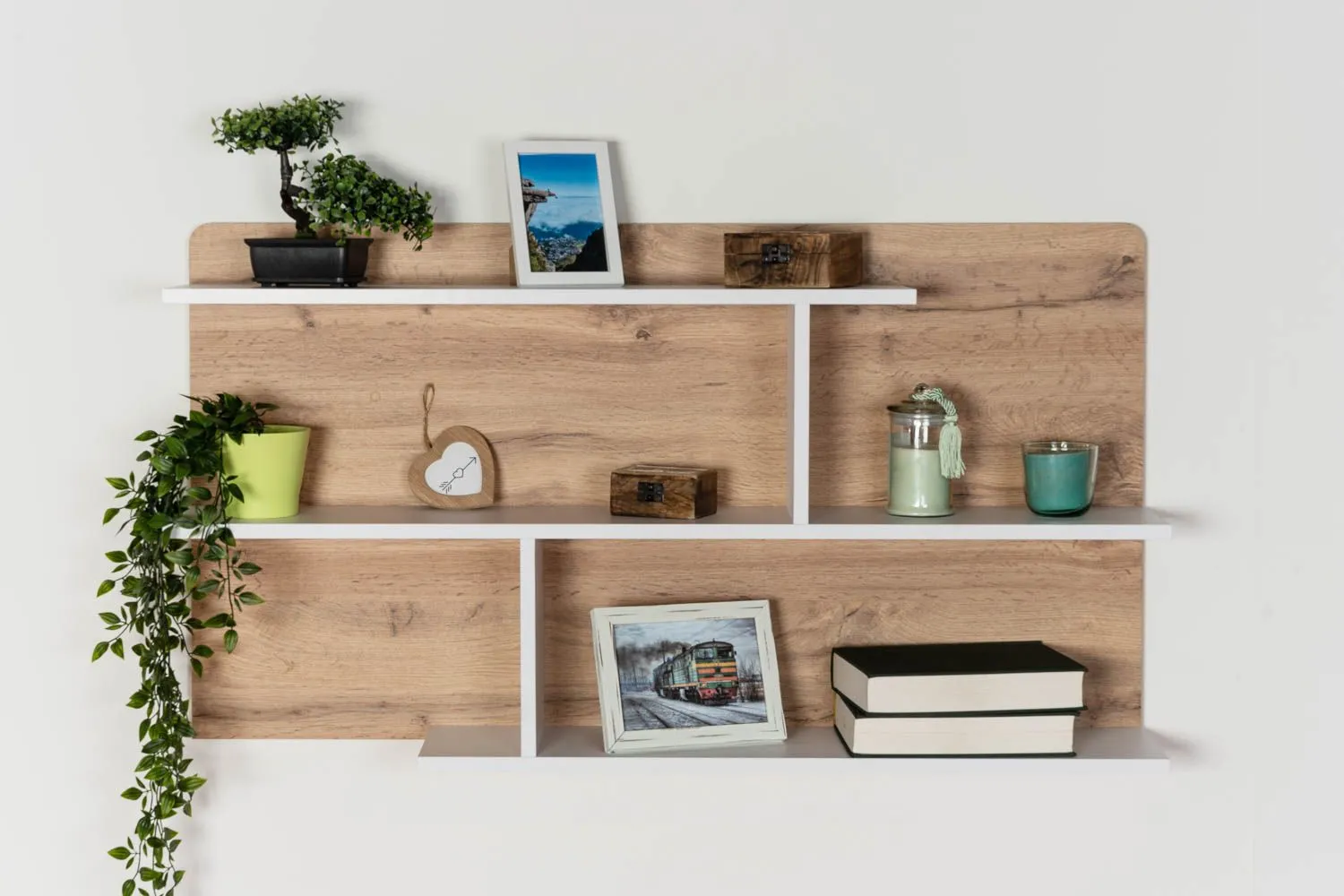 Jugendzimmer - Hängeregal / Wandregal Alard 12, Farbe: Eiche / Weiß - Abmessungen: 60 x 110 x 20 cm (H x B x T)