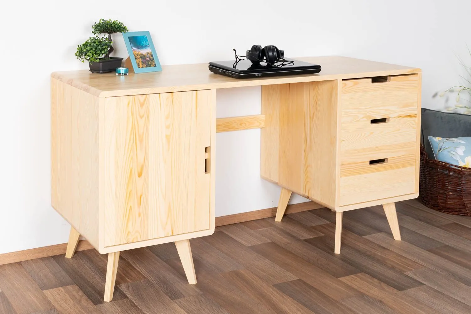 Schreibtisch Kiefer massiv natur Aurornis 69 - Abmessungen: 75 x 142 x 55 cm (H x B x T)