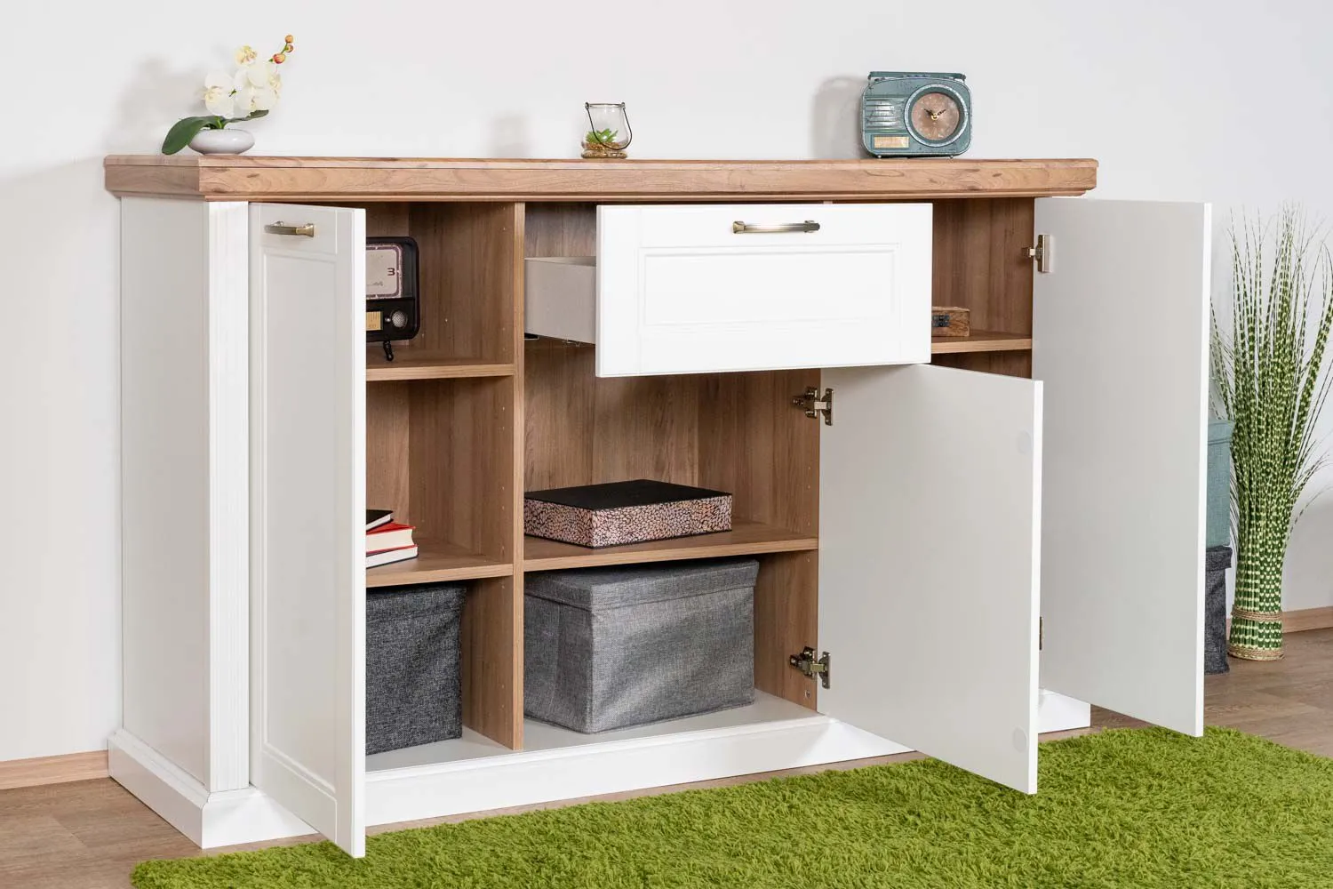 Kommode Lotofaga 11, Farbe: Weiß / Walnuss - 102 x 167 x 48 cm (H x B x T)