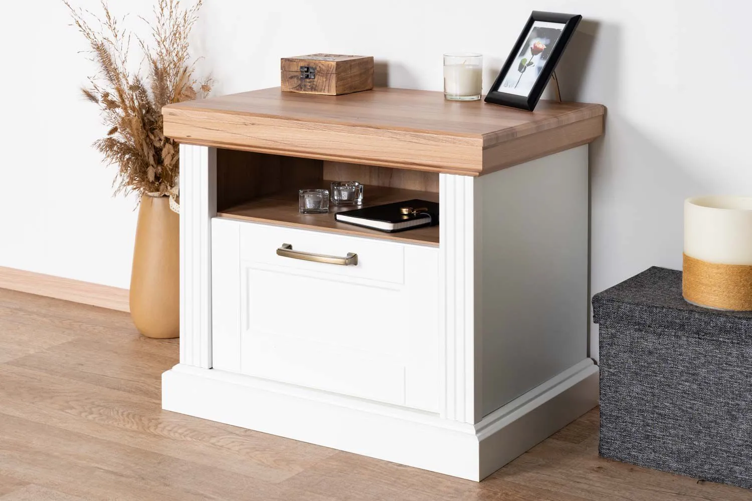 Nachtkommode Lotofaga 21, Farbe: Weiß / Walnuss - 52 x 62 x 43 cm (H x B x T)