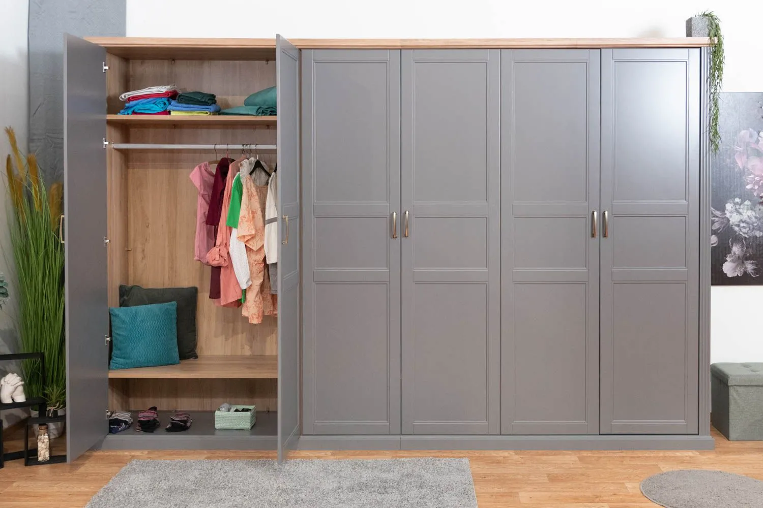 Drehtürenschrank / Kleiderschrank Lotofaga 18, Farbe: Grau / Walnuss - 227 x 346 x 59 cm (H x B x T)