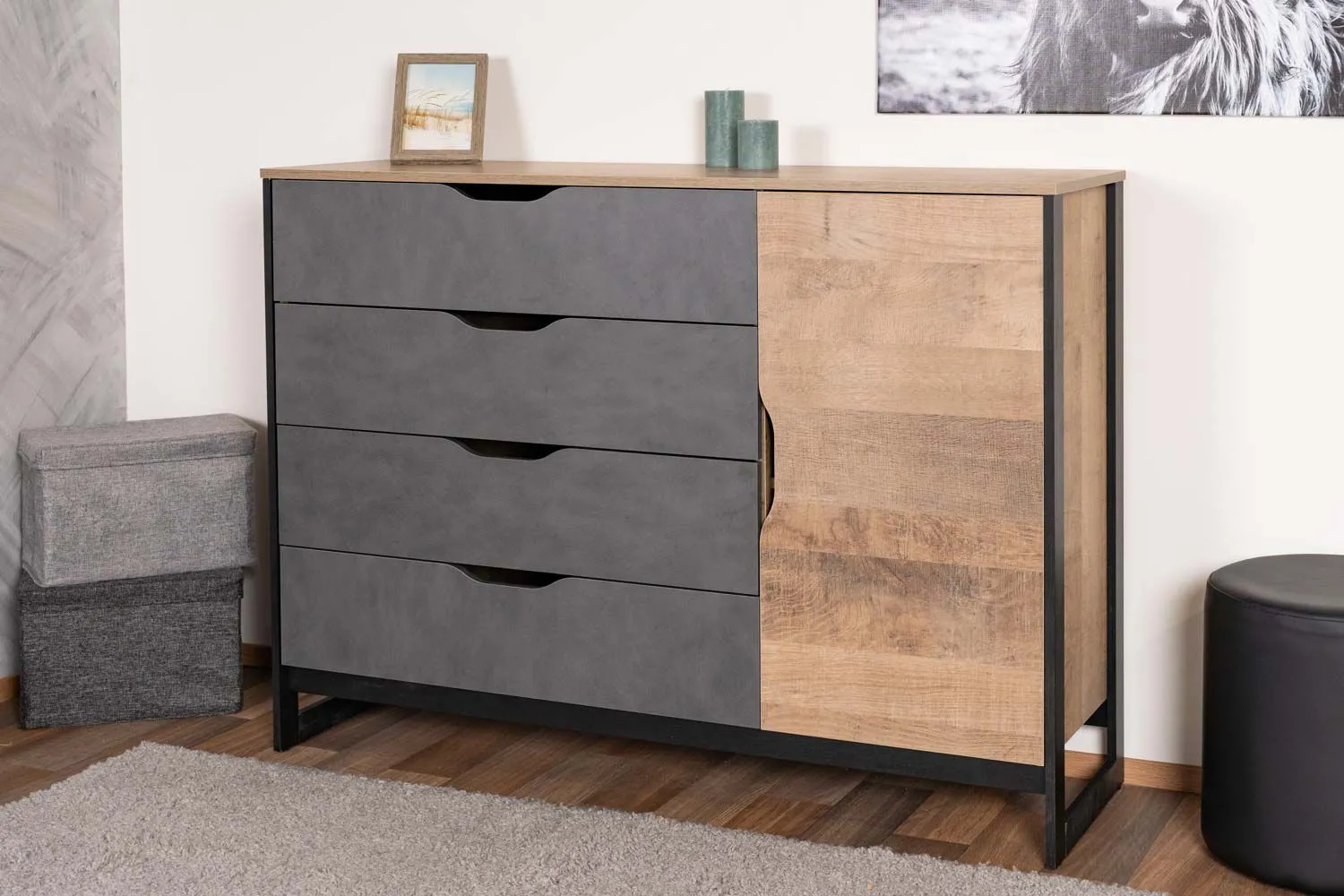 Kommode Bassatine 07, Farbe: Eiche rustikal / Grau / Schwarz - Abmessungen: 99 x 138 x 40 cm (H x B x T)