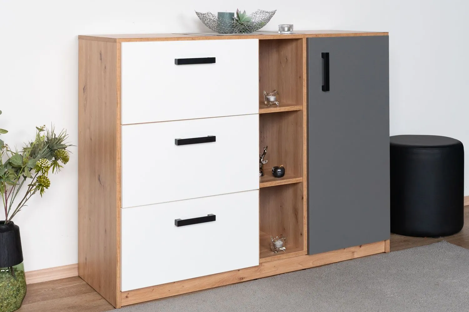 Jugendzimmer - Kommode Sallingsund 06, Farbe: Eiche / Weiß / Anthrazit - Abmessungen: 92 x 120 x 40 cm (H x B x T), mit 1 Tür, 3 Schubladen und 6 Fächern