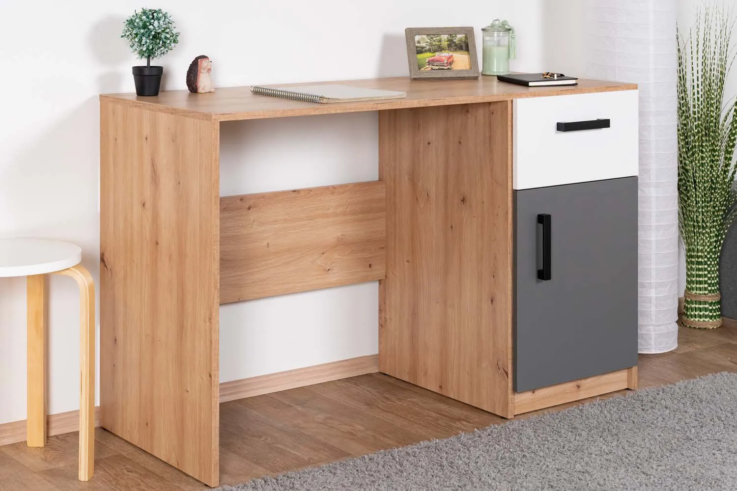 Jugendzimmer - Schreibtisch Sallingsund 08, Farbe: Eiche / Weiß / Anthrazit - Abmessungen: 76 x 120 x 51 cm (H x B x T), mit 1 Tür, 1 Schublade und 2 Fächern