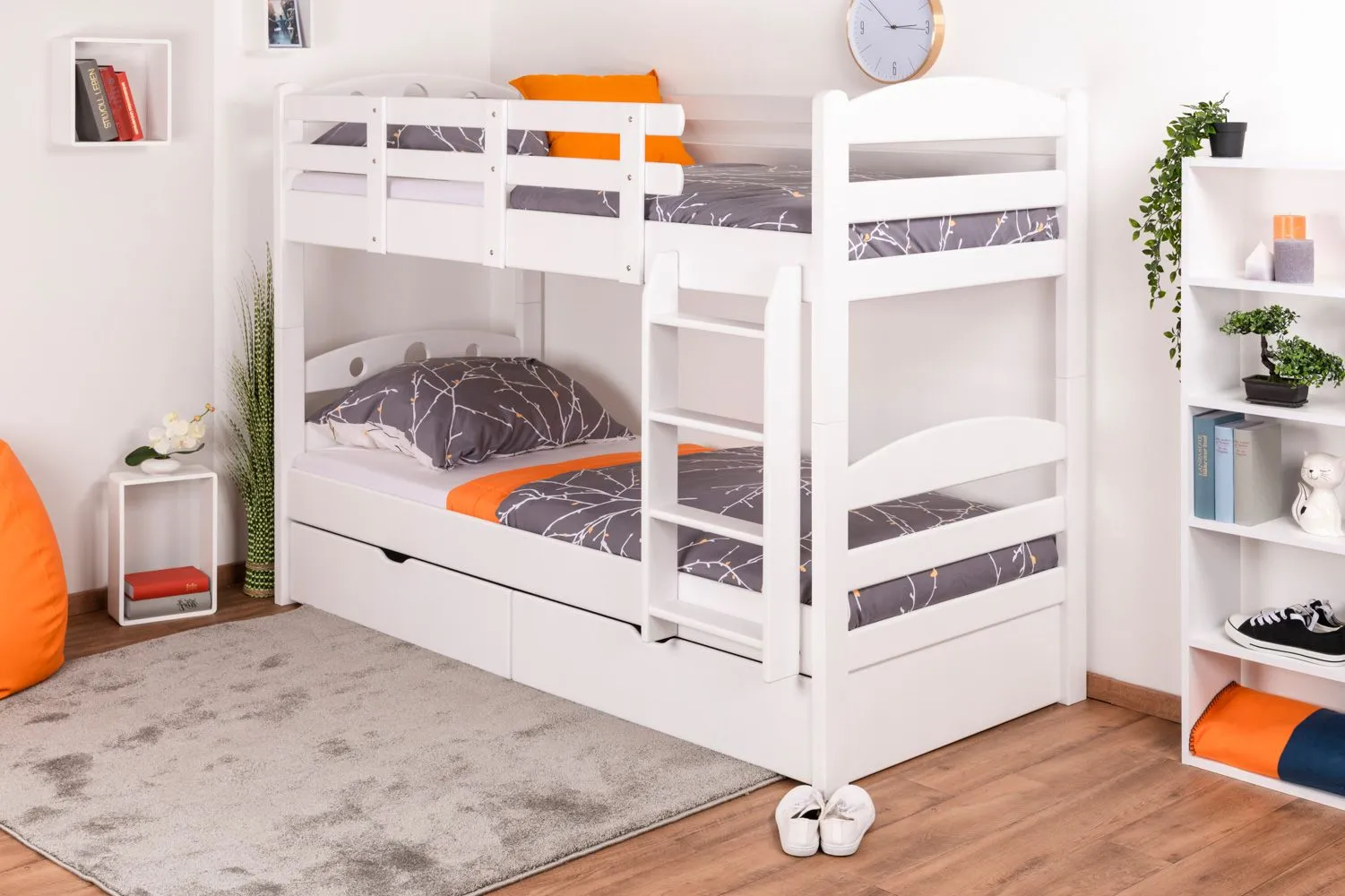 Stockbett für Erwachsene "Easy Premium Line" K18/n inkl. 2 Schubladen und 2 Abdeckblenden, Kopfteil mit Löchern, Buche Vollholz massiv Weiß - 90 x 200 cm, (B x L) teilbar